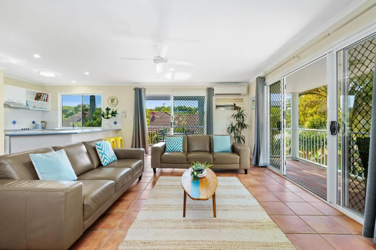 Peace Within The Palms, Castaways Beach Sunrise Beach Holiday home